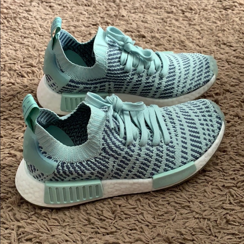 Womens adidas tennis shoes